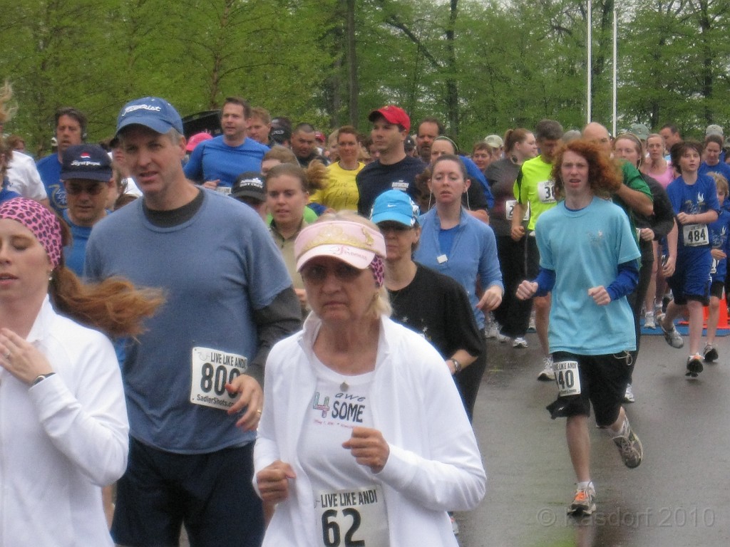 Live Like Andi 2010 080.jpg - .... and we are off. Hey is that a race celebrity... looks like Carrot Top!